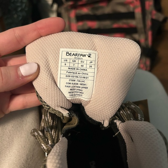 Bearpaw hiking boots NEW - Picture 4 of 4